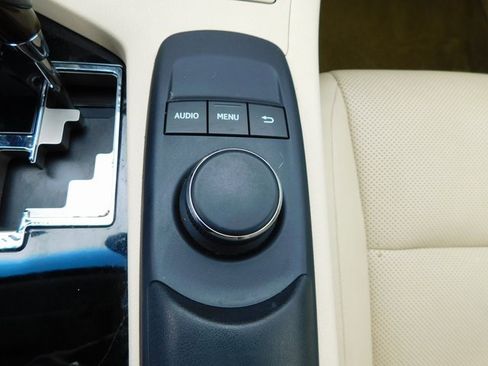 Used 2015 Lexus ES 350 image 32