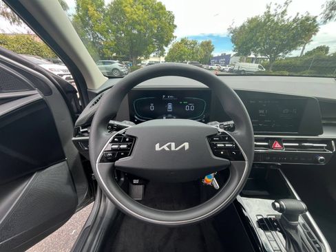 Used 2026 Kia Niro LX FWD image 32