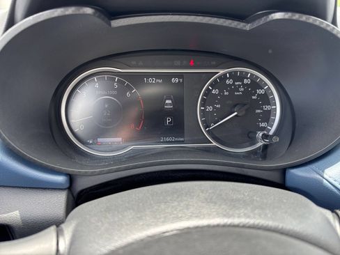 Used 2025 Nissan Versa SV FWD image 38