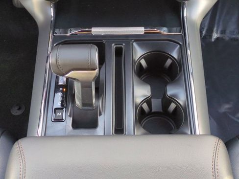 New 2025 Ford F150 Lariat w/ Equipment Group 502A High image 18