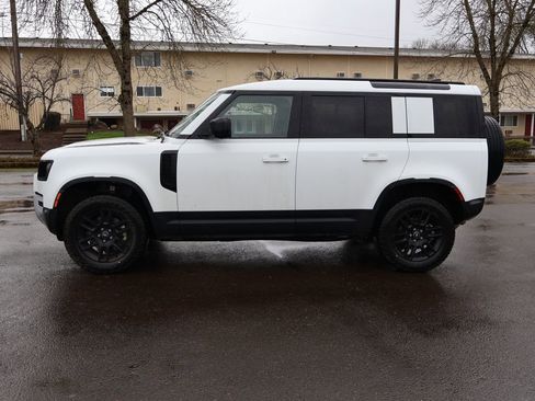 Used 2025 Land Rover Defender 110 S image 3