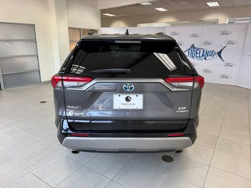 Used 2022 Toyota RAV4 XSE AWD/4WD image 6