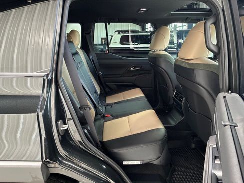 Used 2024 Lexus GX 550 AWD/4WD image 14