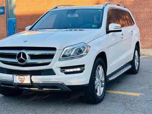 Used 2016 Mercedes-Benz GL 450 4MATIC w/ Premium I Package image 2