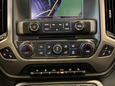 Used 2019 GMC Sierra 2500 Denali w/ Suspension Package, Off-Road AWD/4WD image 22