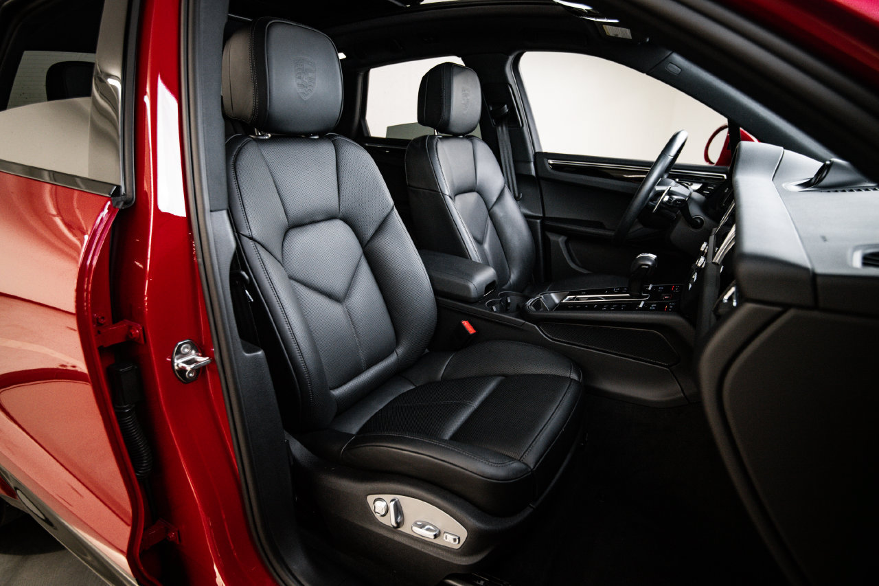 Certified 2026 Porsche Macan AWD/4WD image 29