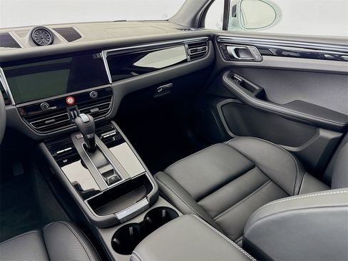 New 2026 Porsche Macan S image 26
