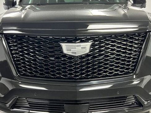 New 2026 Cadillac Escalade Platinum Sport w/ LPO, ONYX Package AWD/4WD image 9