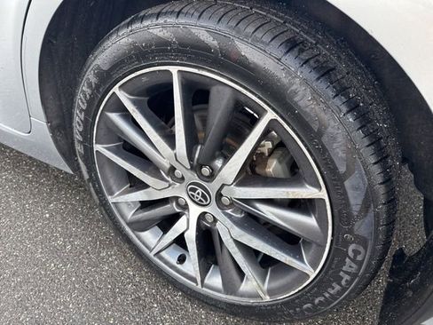 Used 2022 Toyota Camry XLE w/ Navigation Upgrade Package image 9