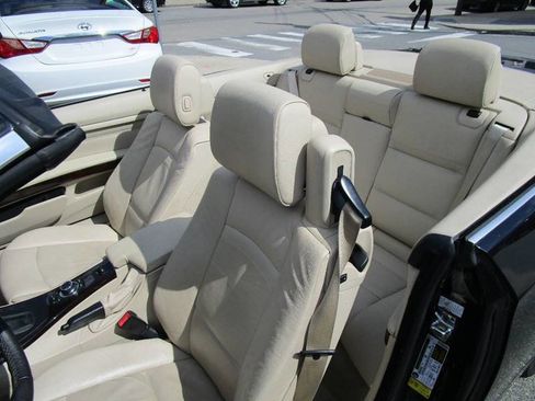 Used 2009 BMW 328i Convertible image 18