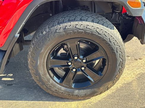 Used 2022 Jeep Wrangler Unlimited Sahara image 12