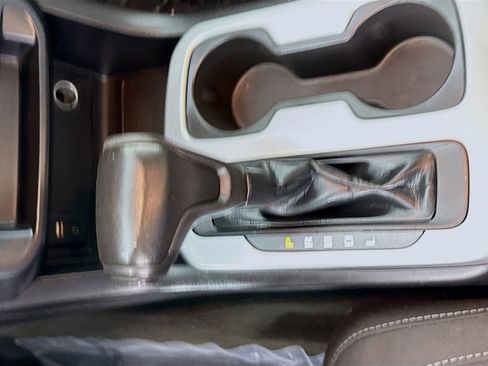 Used 2018 Chevrolet Colorado LT w/ LT Convenience Package RWD image 20