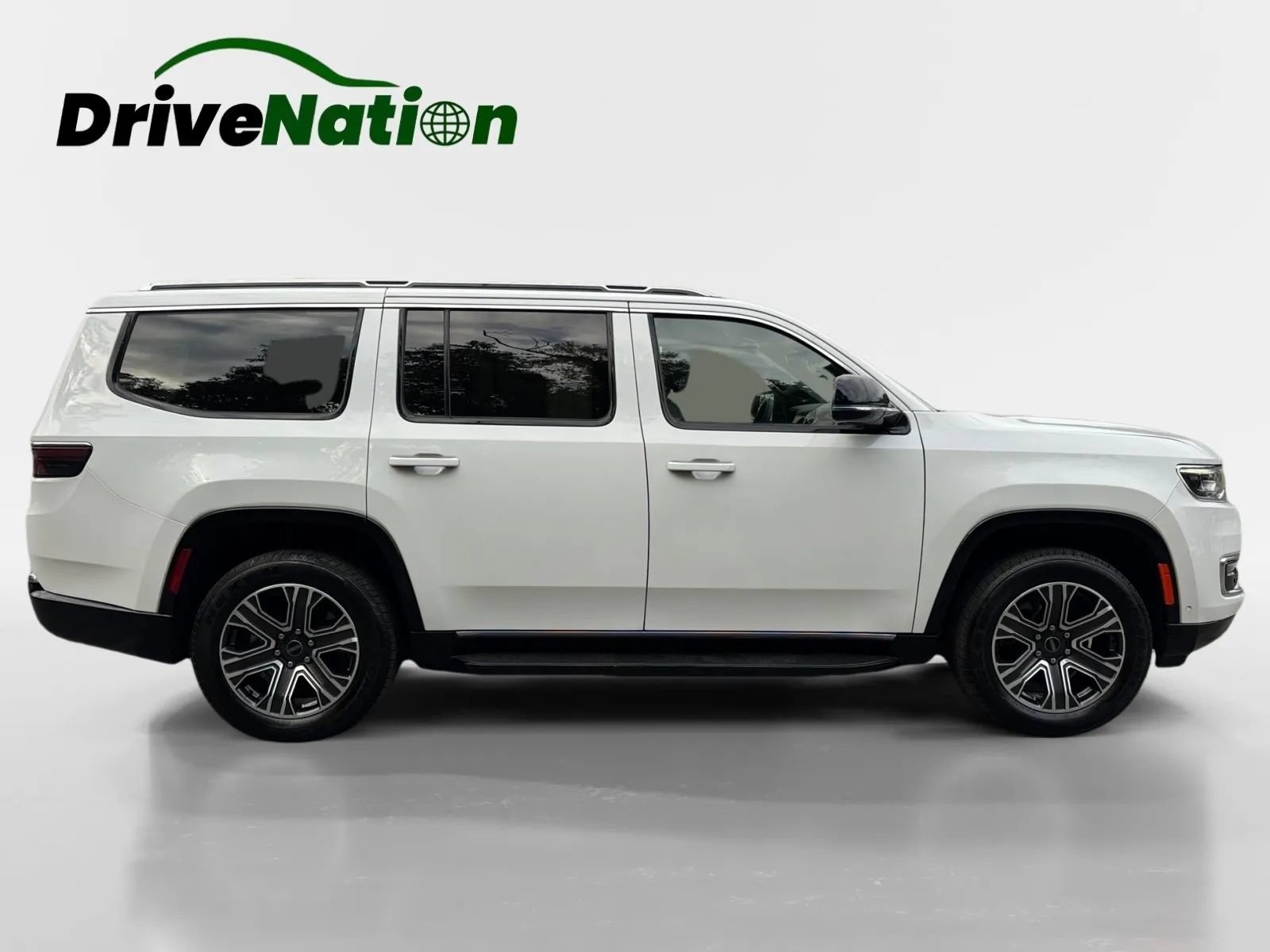 Used 2025 Jeep Wagoneer Series II AWD/4WD image 4