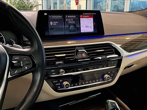Used 2019 BMW 530i w/ Luxury Seating Package image 6