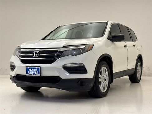 Used 2017 Honda Pilot LX image 2