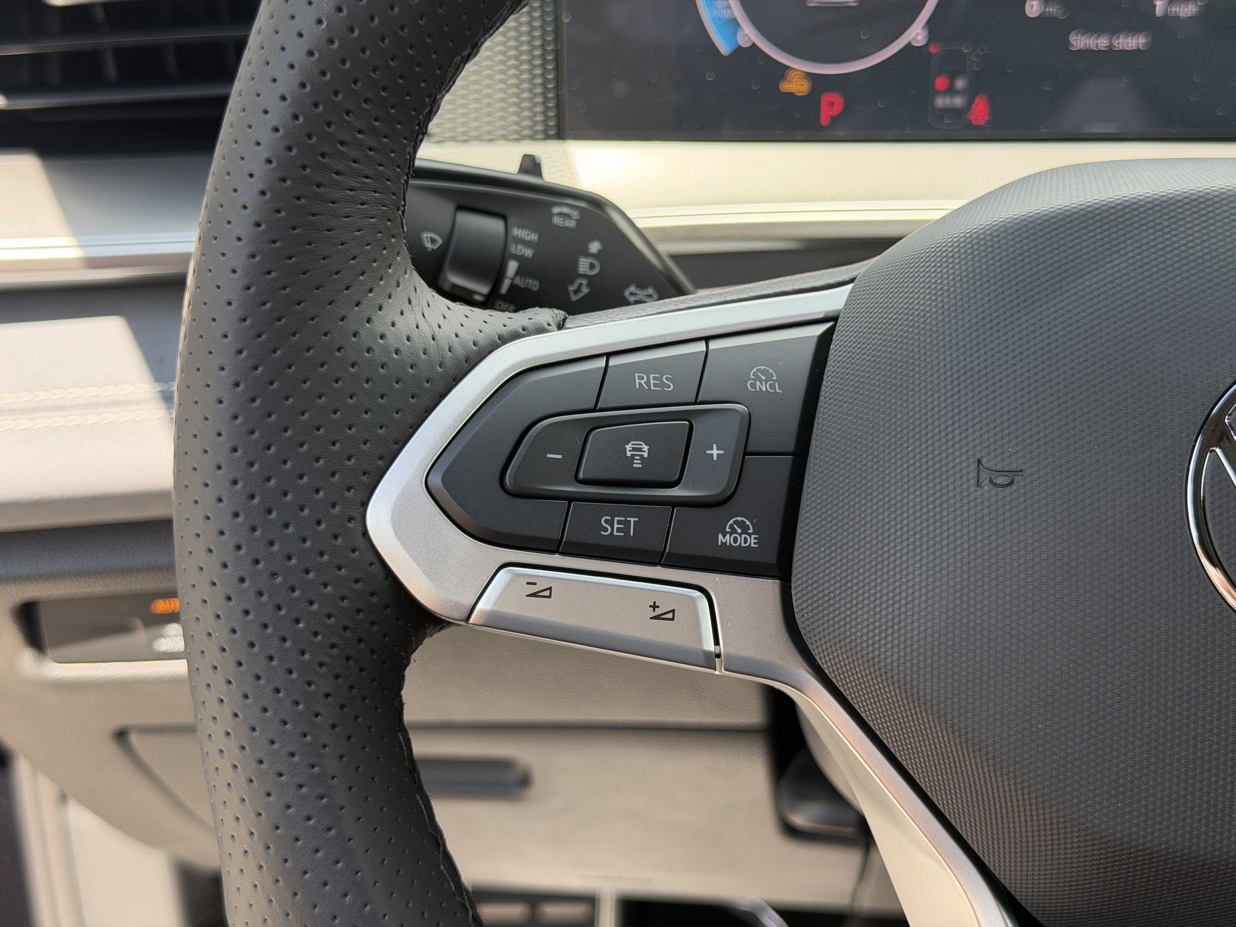 New 2026 Volkswagen Tiguan SE R-Line FWD image 31