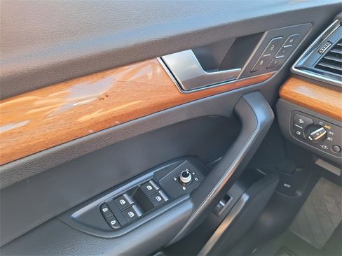 Used 2021 Audi Q5 2.0T Premium w/ Convenience Package image 18