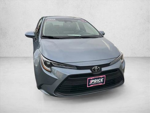 Used 2023 Toyota Corolla LE image 3