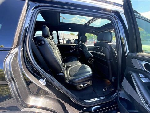 Used 2025 BMW X7 M60i AWD/4WD image 16