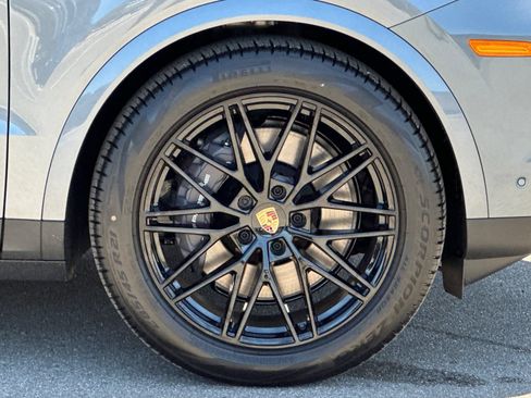 New 2026 Porsche Cayenne Coupe AWD/4WD image 43