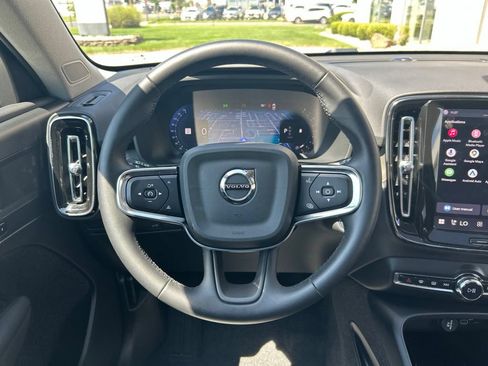 Used 2025 Volvo XC40 B5 Plus AWD/4WD image 19