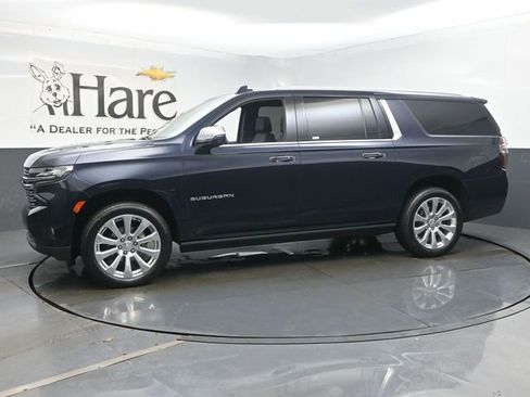 Used 2024 Chevrolet Suburban Premier w/ Premium Package 2 AWD/4WD image 37