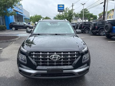 Used 2024 Hyundai Venue SEL FWD image 3