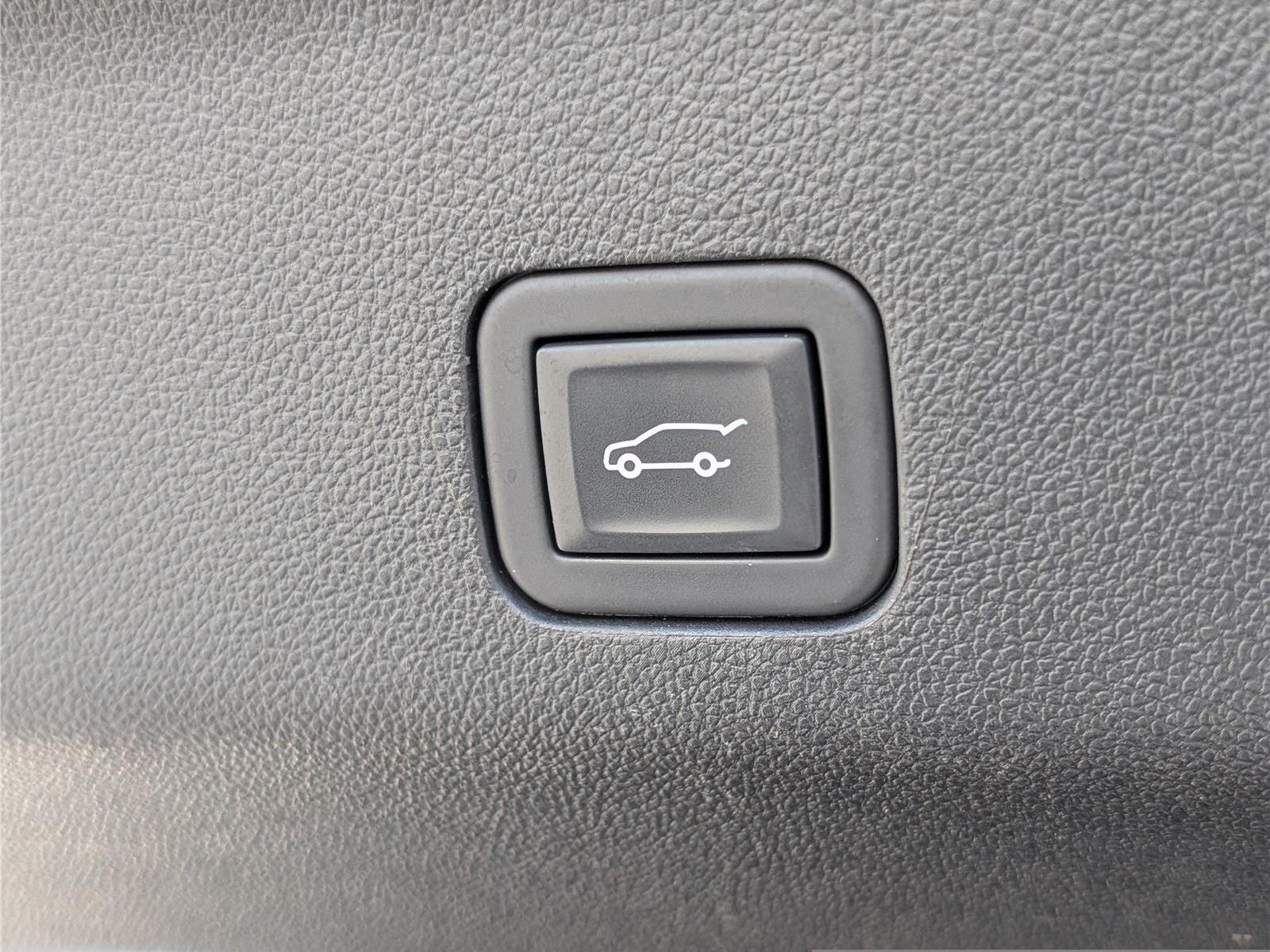 Used 2024 Chevrolet Suburban RST RWD image 16