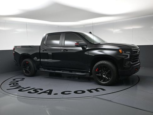 Used 2024 Chevrolet Silverado 1500 RST w/ Redline Edition AWD/4WD image 2