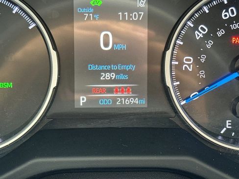 Used 2022 Toyota RAV4 XLE Premium AWD/4WD image 25