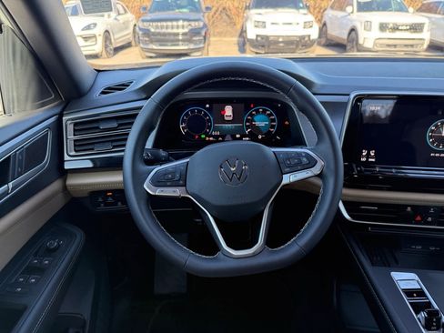 Used 2025 Volkswagen Atlas Cross Sport SE image 14