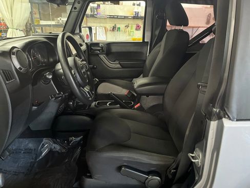 Used 2015 Jeep Wrangler Sport image 9