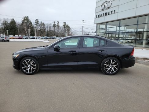 Used 2019 Volvo S60 T6 Momentum w/ Premium Package image 2