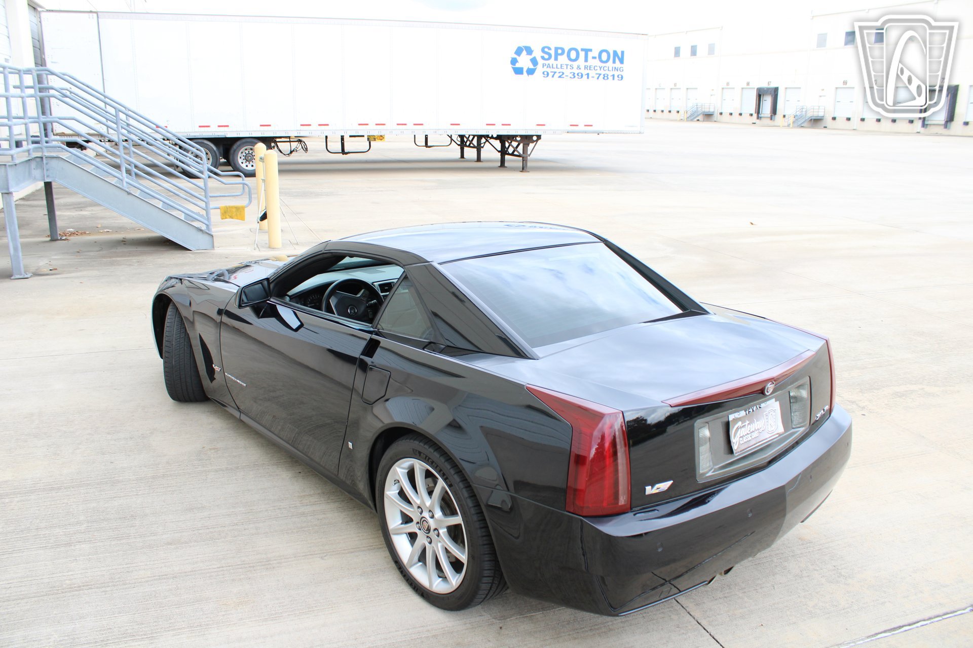 Used 2006 Cadillac XLR V RWD image 30