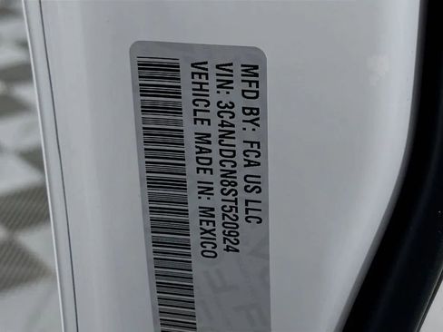 Used 2025 Jeep Compass Limited image 31