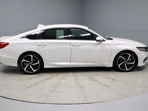 Used 2018 Honda Accord Sport image 12