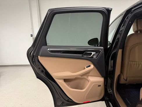 Certified 2026 Porsche Macan AWD/4WD image 36