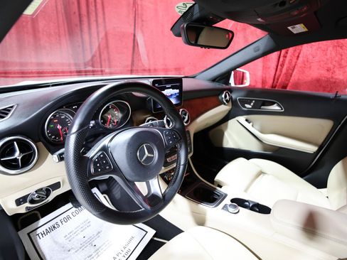 Used 2019 Mercedes-Benz GLA 250 image 12