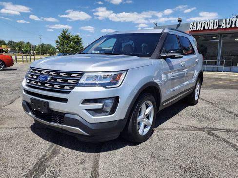 Used 2016 Ford Explorer XLT w/ Equipment Group 202A AWD/4WD image 9