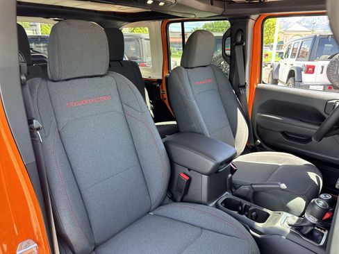 New 2025 Jeep Wrangler Unlimited Rubicon w/ Steel Bumper Group image 31