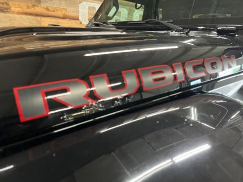Used 2021 Jeep Gladiator Rubicon w/ Dual Top Group AWD/4WD image 18