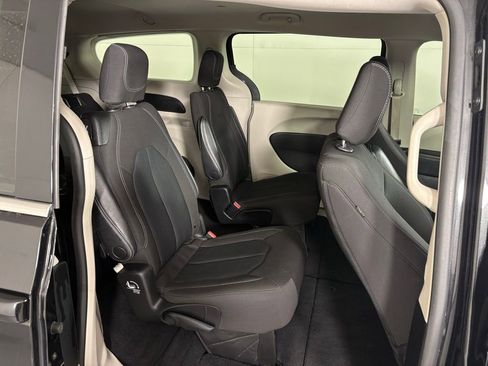 Used 2023 Chrysler Voyager LX image 43