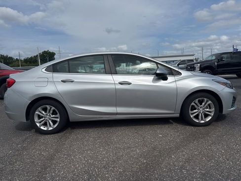 Used 2019 Chevrolet Cruze LT image 4