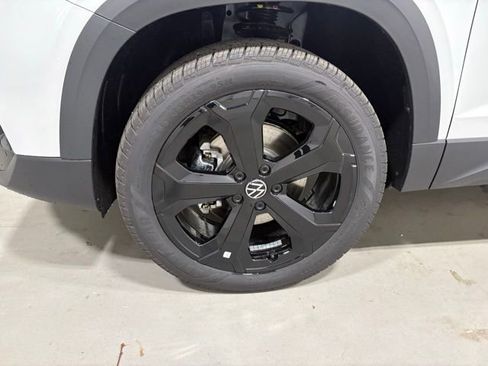 New 2026 Volkswagen Taos SE AWD/4WD image 8