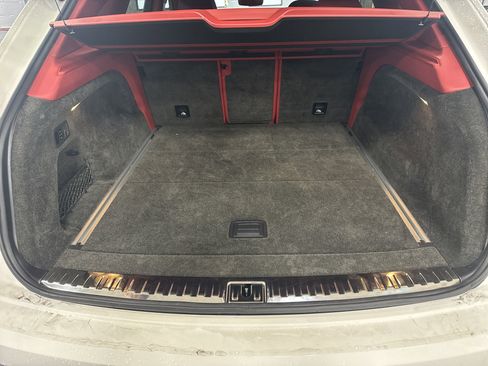 Used 2020 Bentley Bentayga image 29