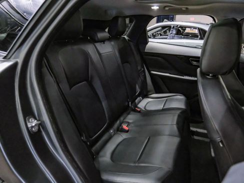 Used 2017 Jaguar F-PACE Premium image 31