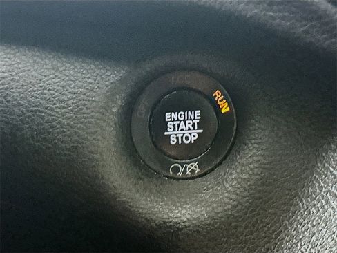 Used 2019 Jeep Cherokee Trailhawk w/ Comfort/Convenience Group image 27