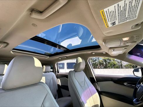 Used 2019 Lincoln Nautilus Reserve w/ Driver Assistance Package image 13