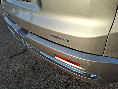 Used 2021 GMC Acadia Denali w/ Denali Ultimate Package image 8