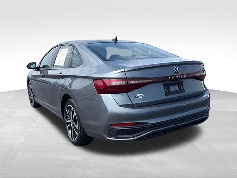 Used 2025 Volkswagen Jetta Sport FWD image 3